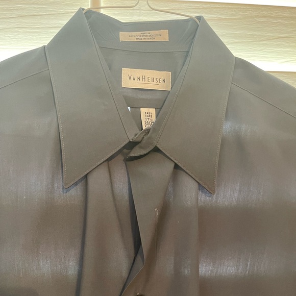 Van Heusen long sleeve button up - Picture 3 of 3